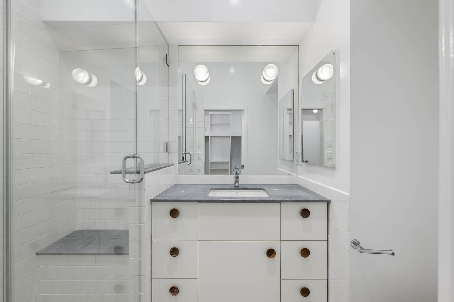 534 LAGUARDIA Place 2