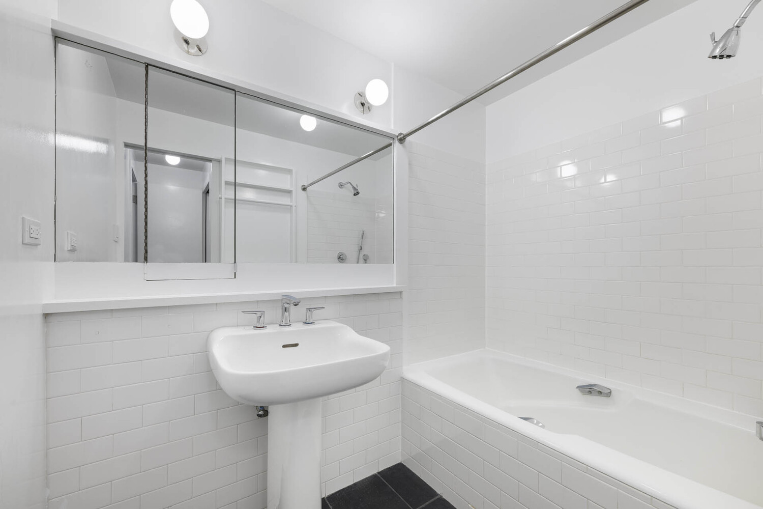 534 LAGUARDIA Place 2