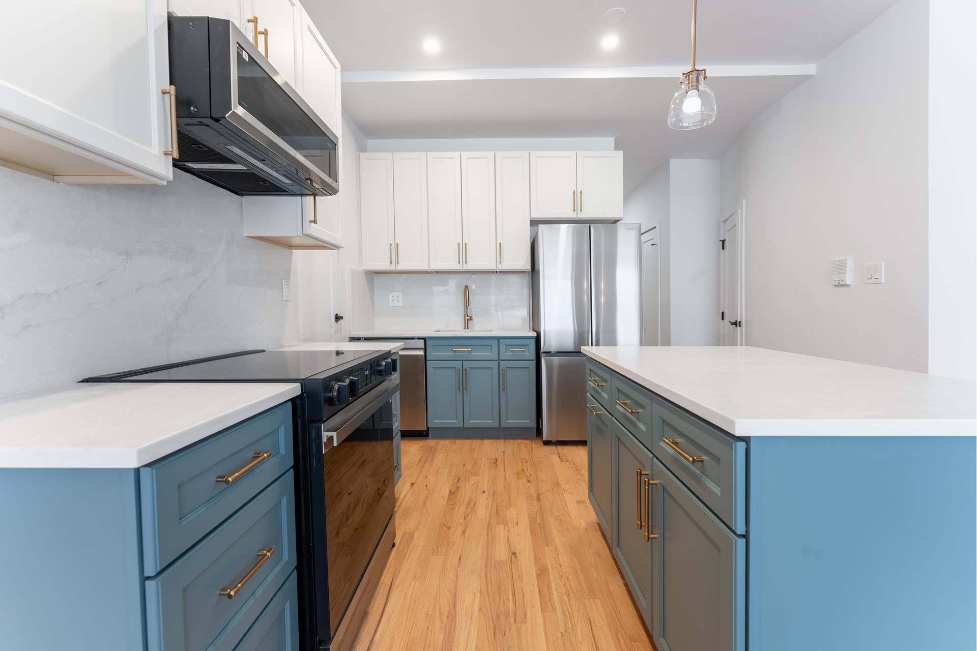 121 DIVISION Street 2