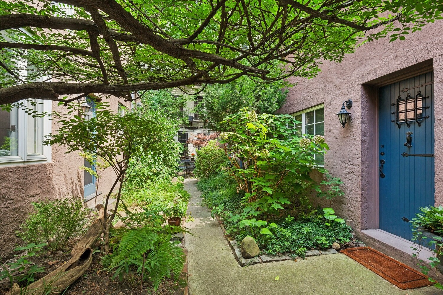 36 BETHUNE Street 2