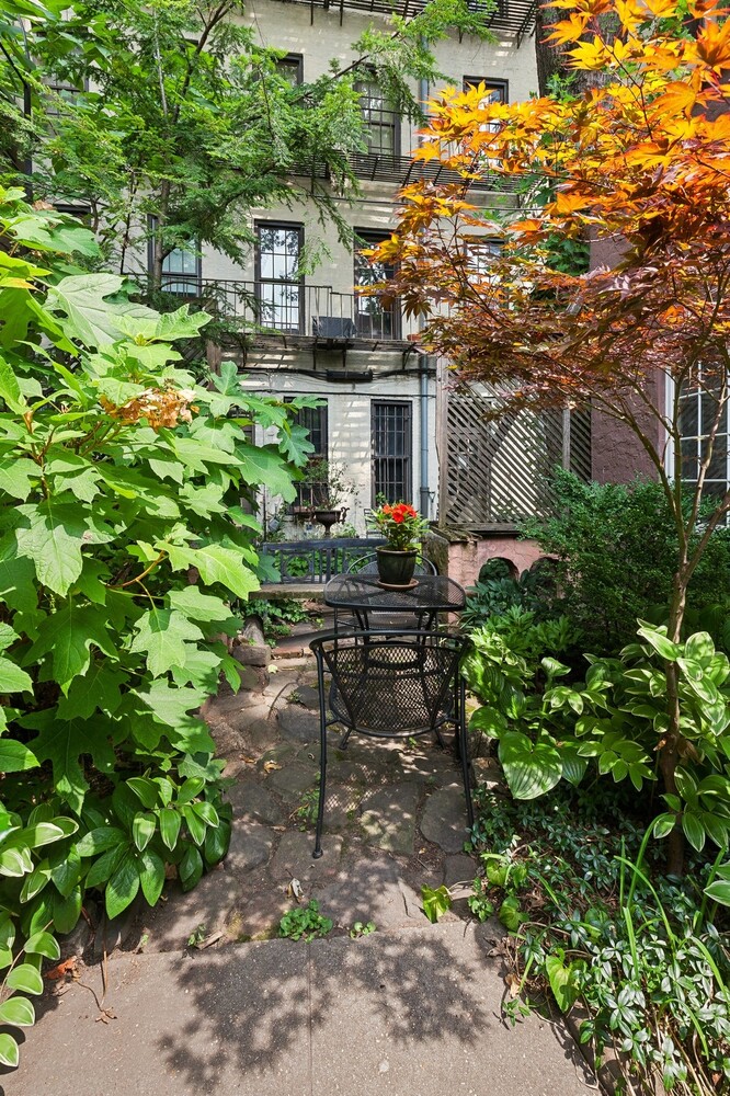 36 BETHUNE Street 2
