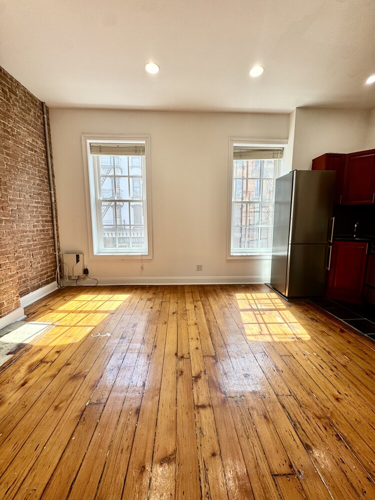 194 BEDFORD Avenue 1
