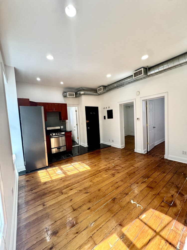194 BEDFORD Avenue 1