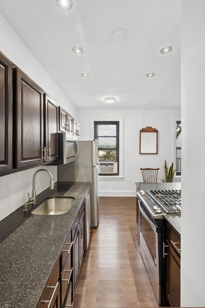 345 MONTGOMERY Street 6E