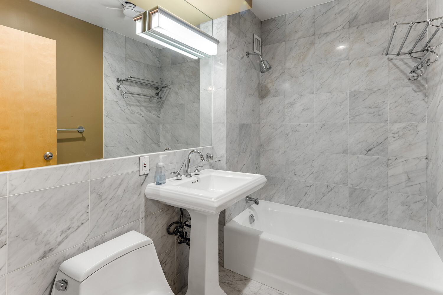 65 THOMPSON Street 2