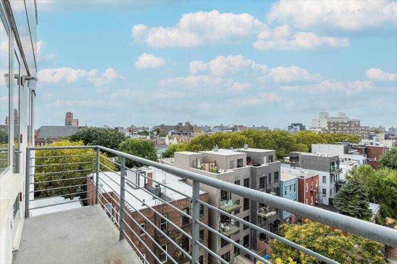 100 MASPETH Avenue PH7K