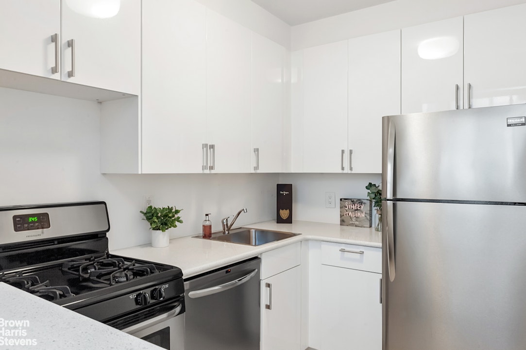 32 E 76TH Street 1403