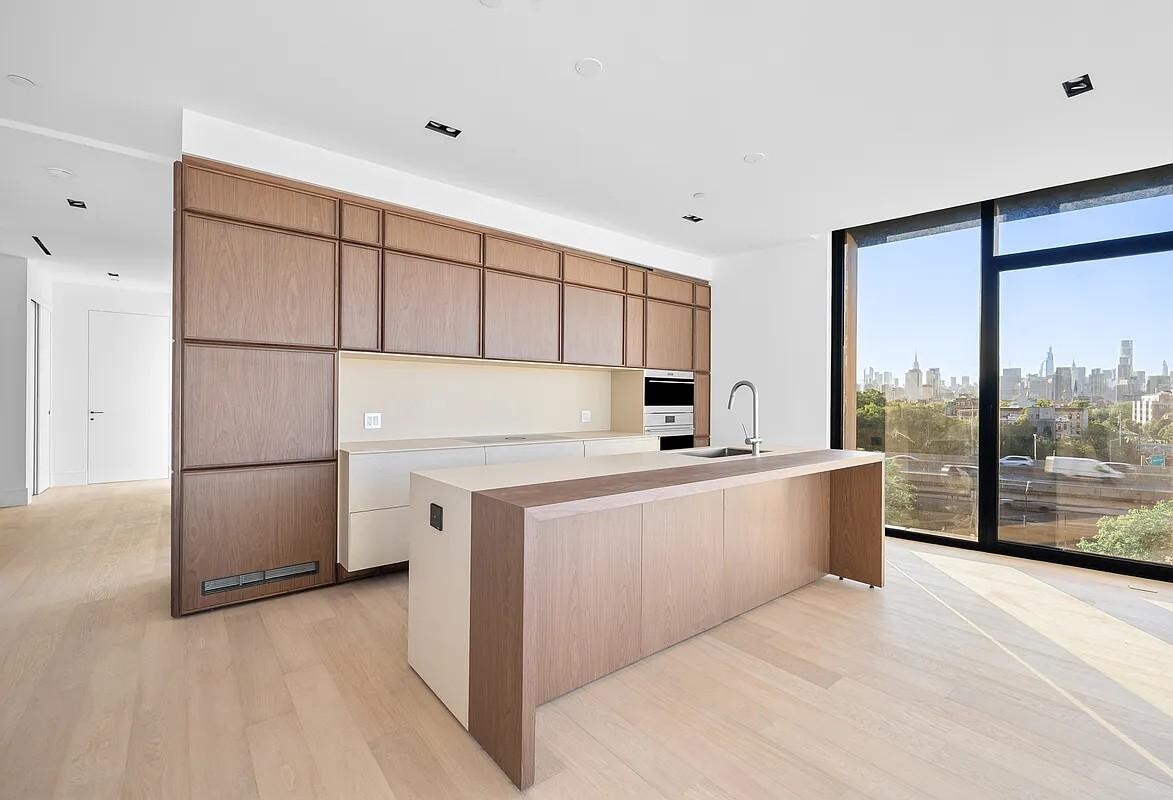 28 HERBERT Street 3B