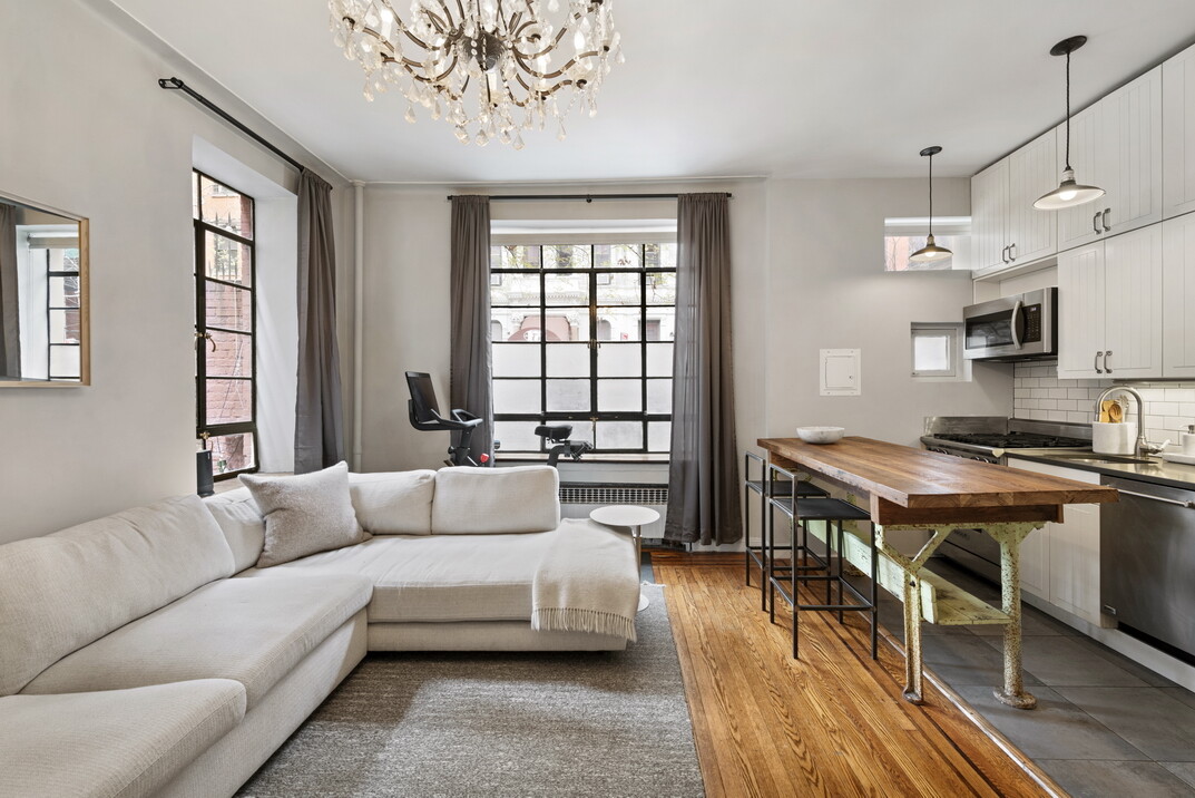 224 E 17TH Street 1R