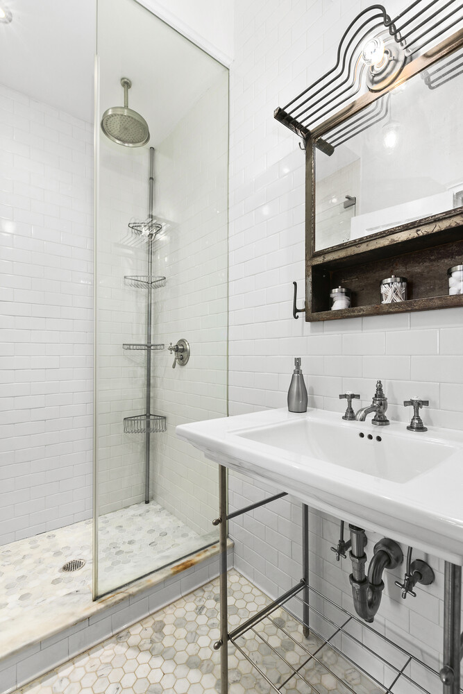224 E 17TH Street 1R