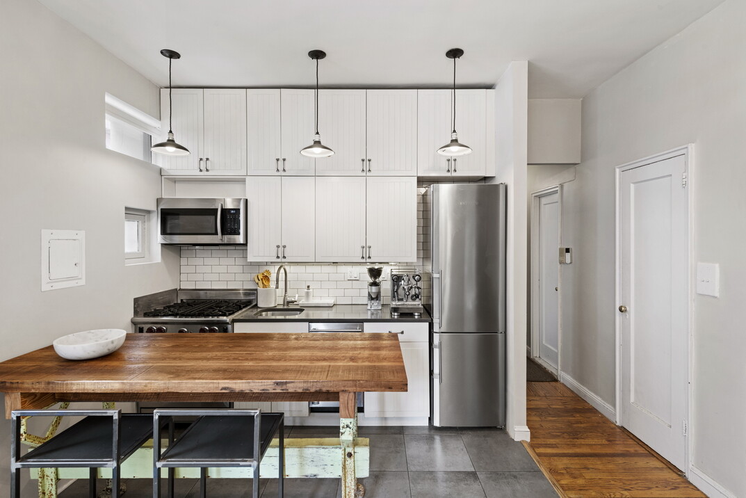 224 E 17TH Street 1R