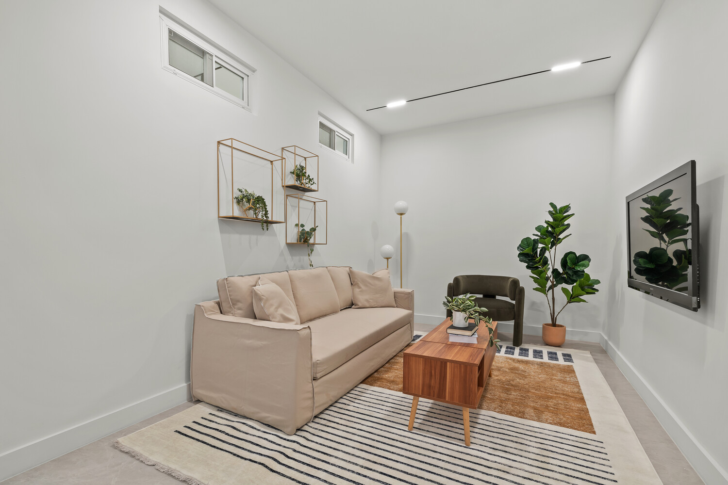 61 N HENRY Street GARDEN1