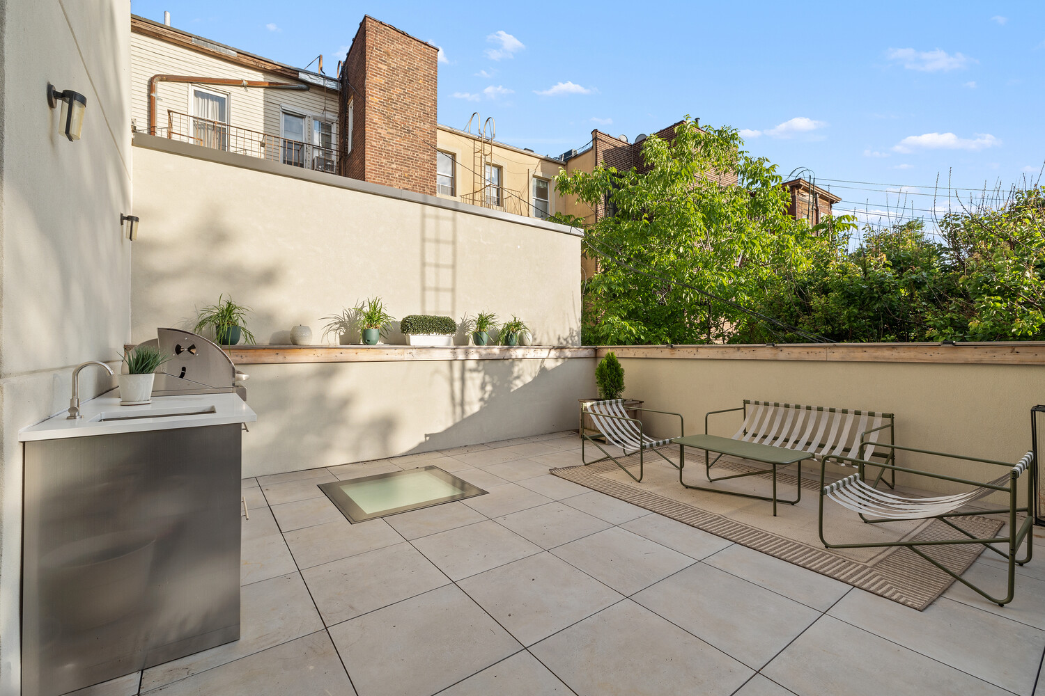 61 N HENRY Street GARDEN1