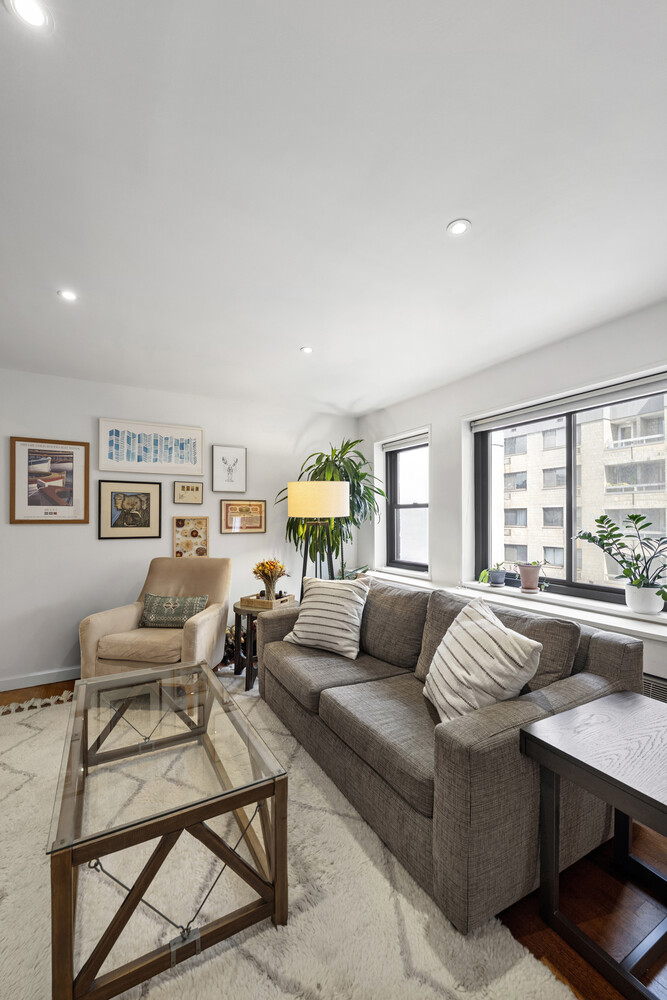 85 8TH Avenue 4T