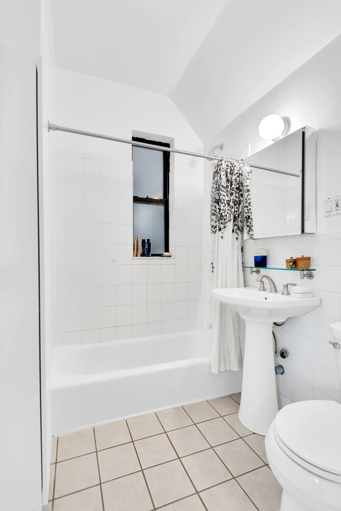 993 AMSTERDAM Avenue 4B