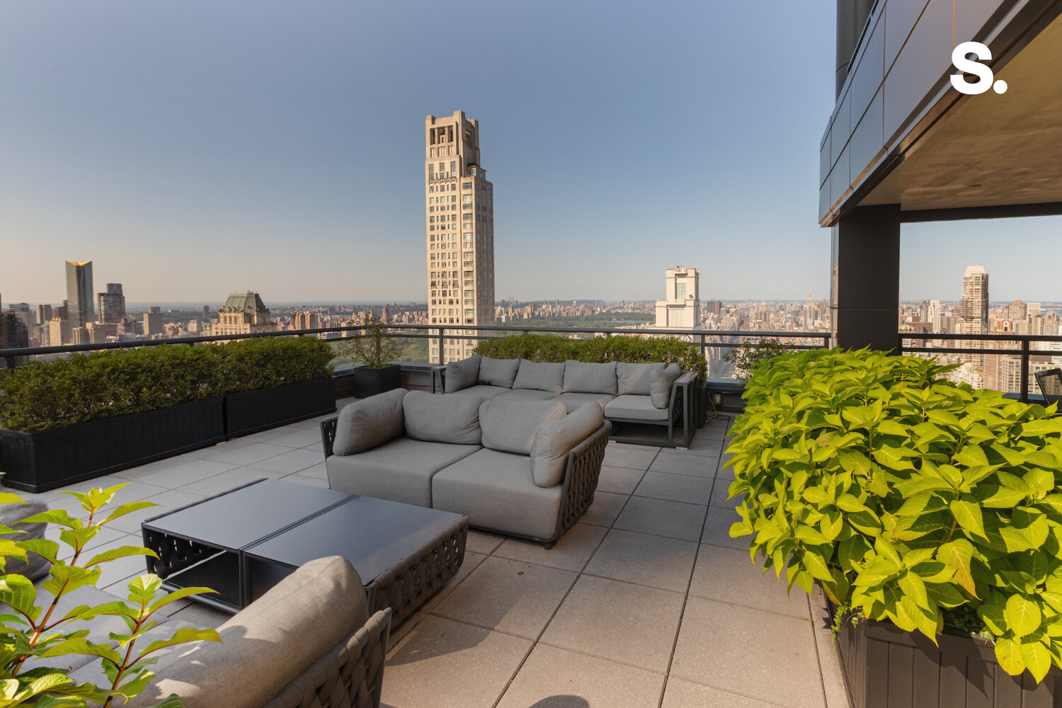 117 E 57TH Street 49D/51D