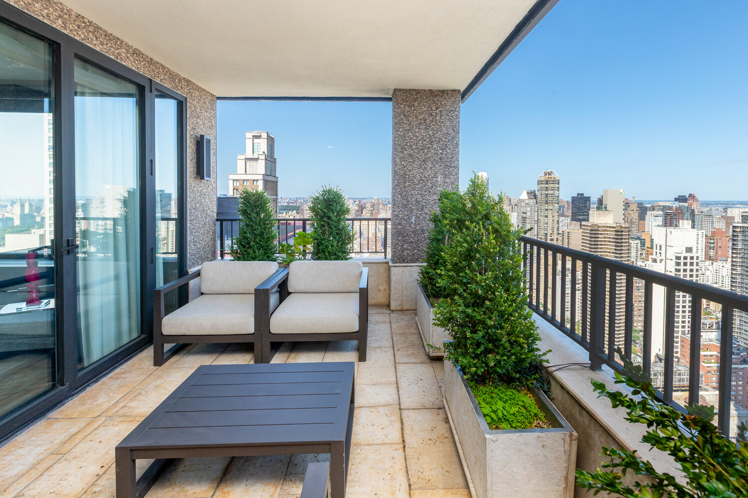 117 E 57TH Street 49D/51D