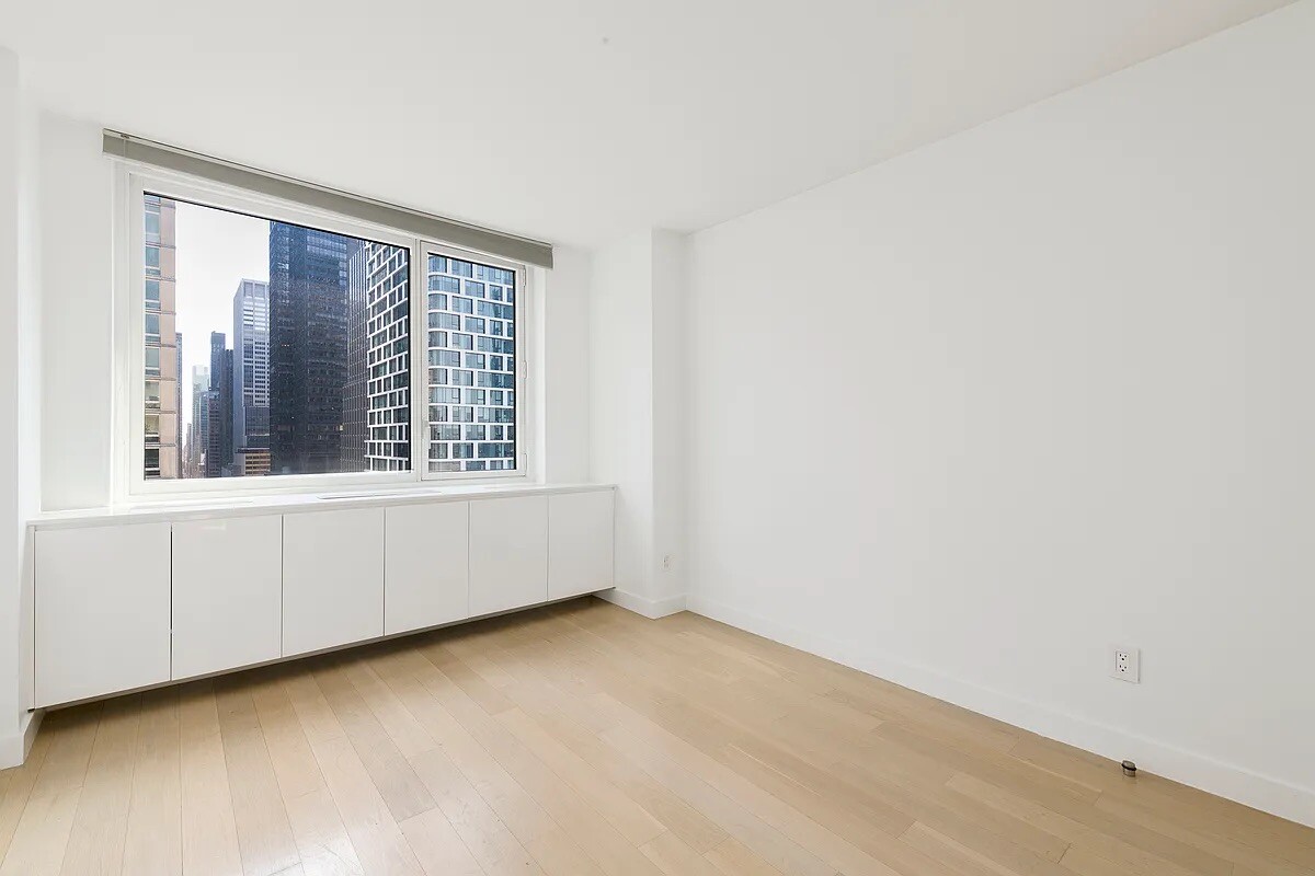301 W 53RD Street 24K