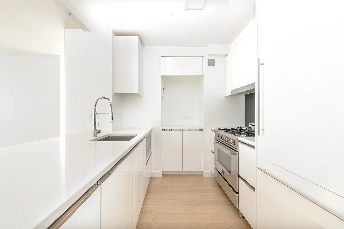 301 W 53RD Street 24K