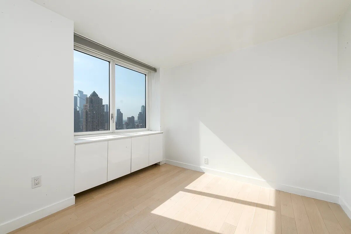 301 W 53RD Street 24K