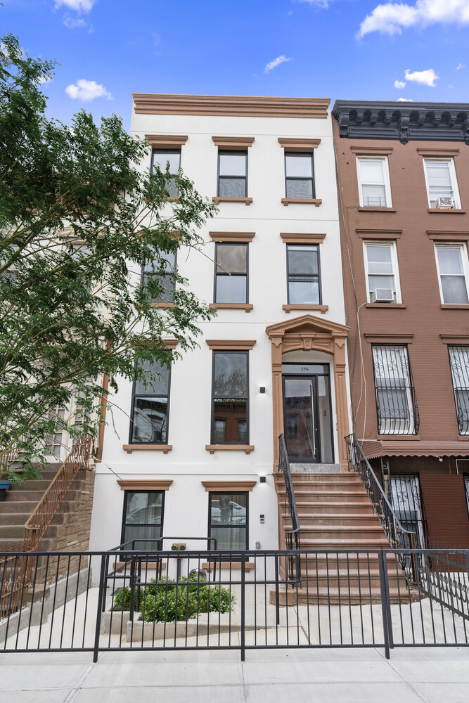 256 PUTNAM Avenue 4PH