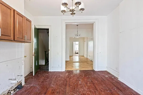 321 E 116TH Street TH