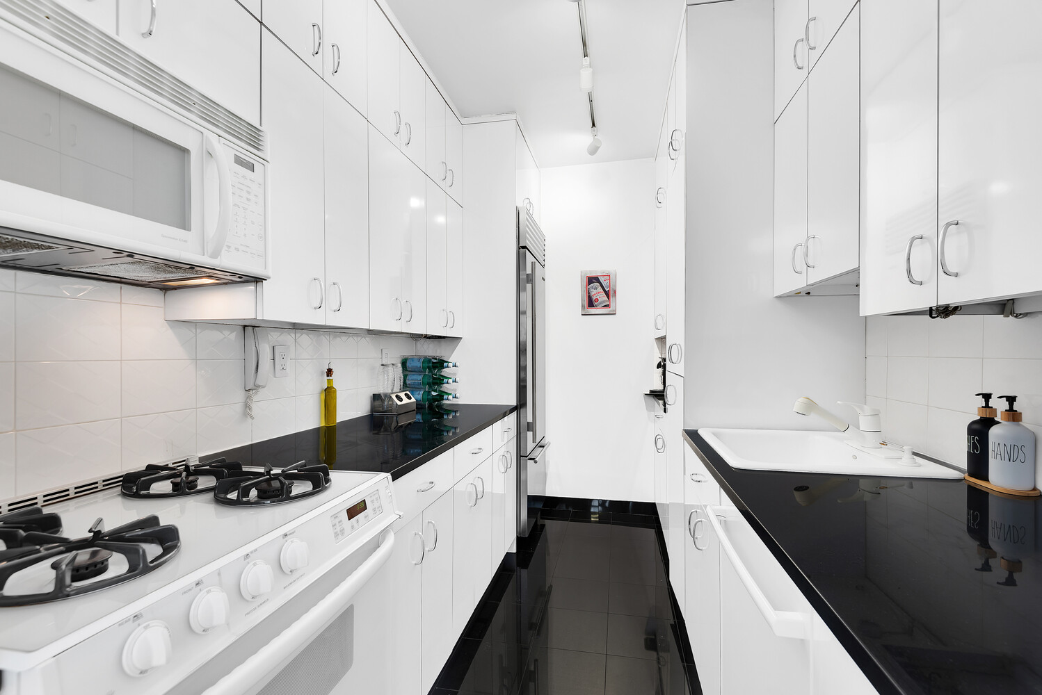 303 E 43RD Street 25B