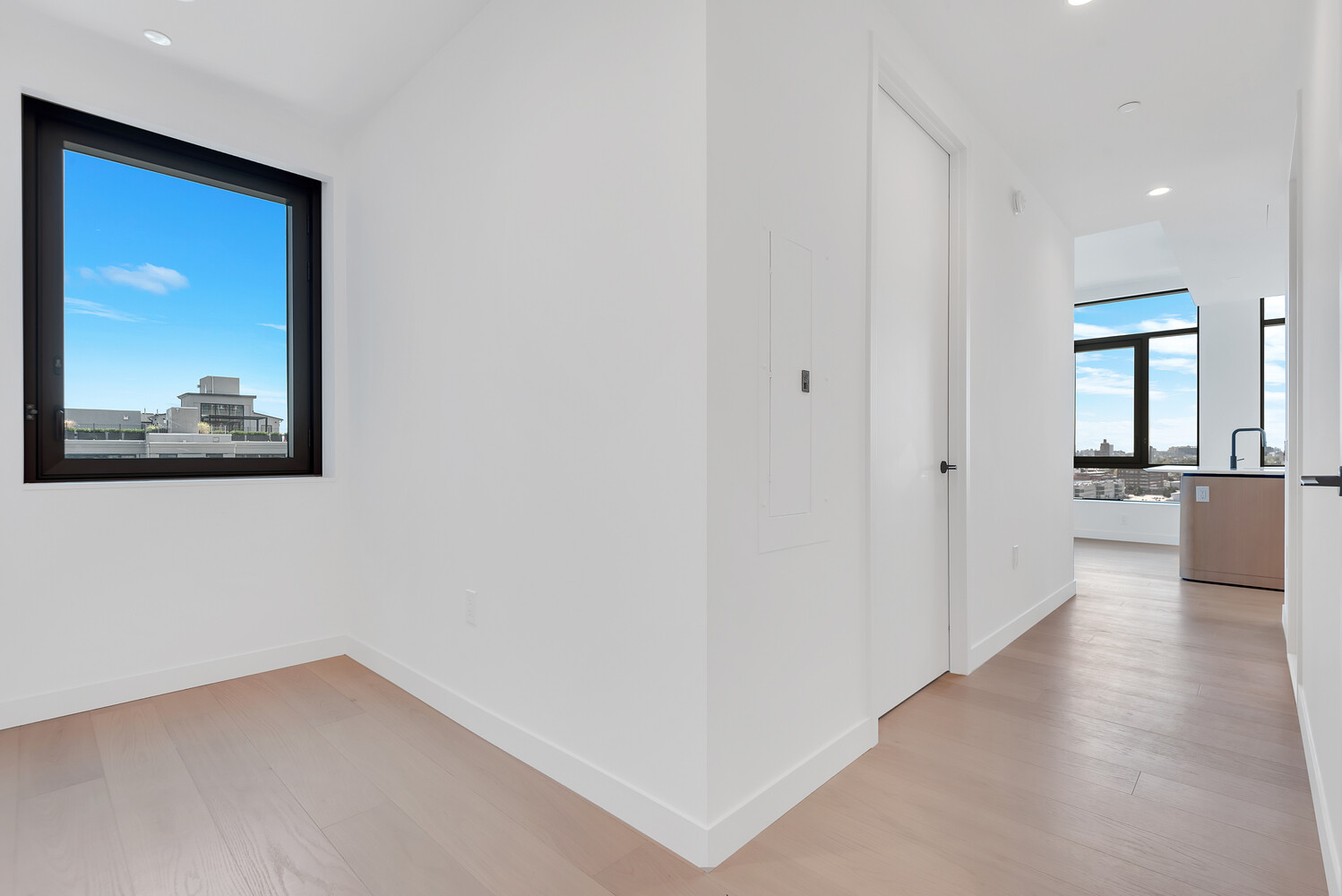 480 KENT Avenue 16A