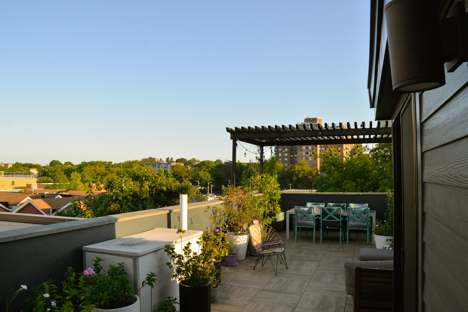 1582A PACIFIC Street