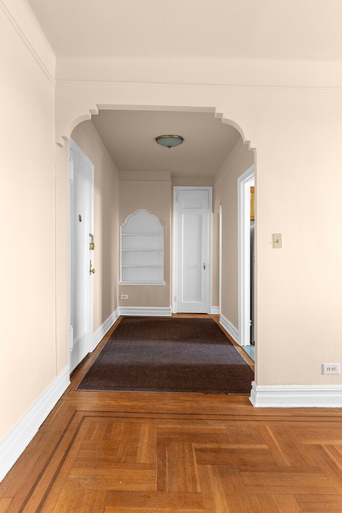 1710 AVE H F6