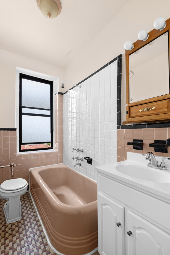 1710 AVE H F6