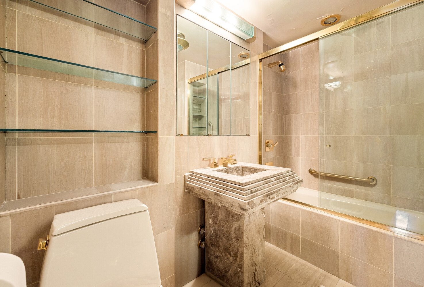 425 E 63RD Street EPHABC