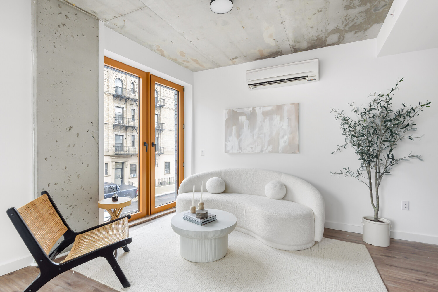 540 GRAHAM Avenue 202