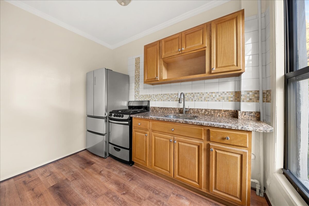 48 PULASKI Street 2