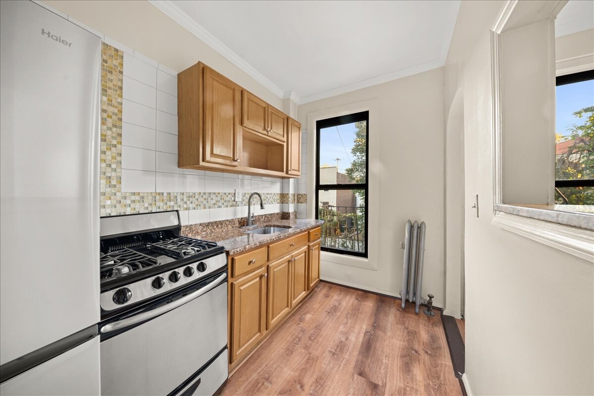 48 PULASKI Street 2