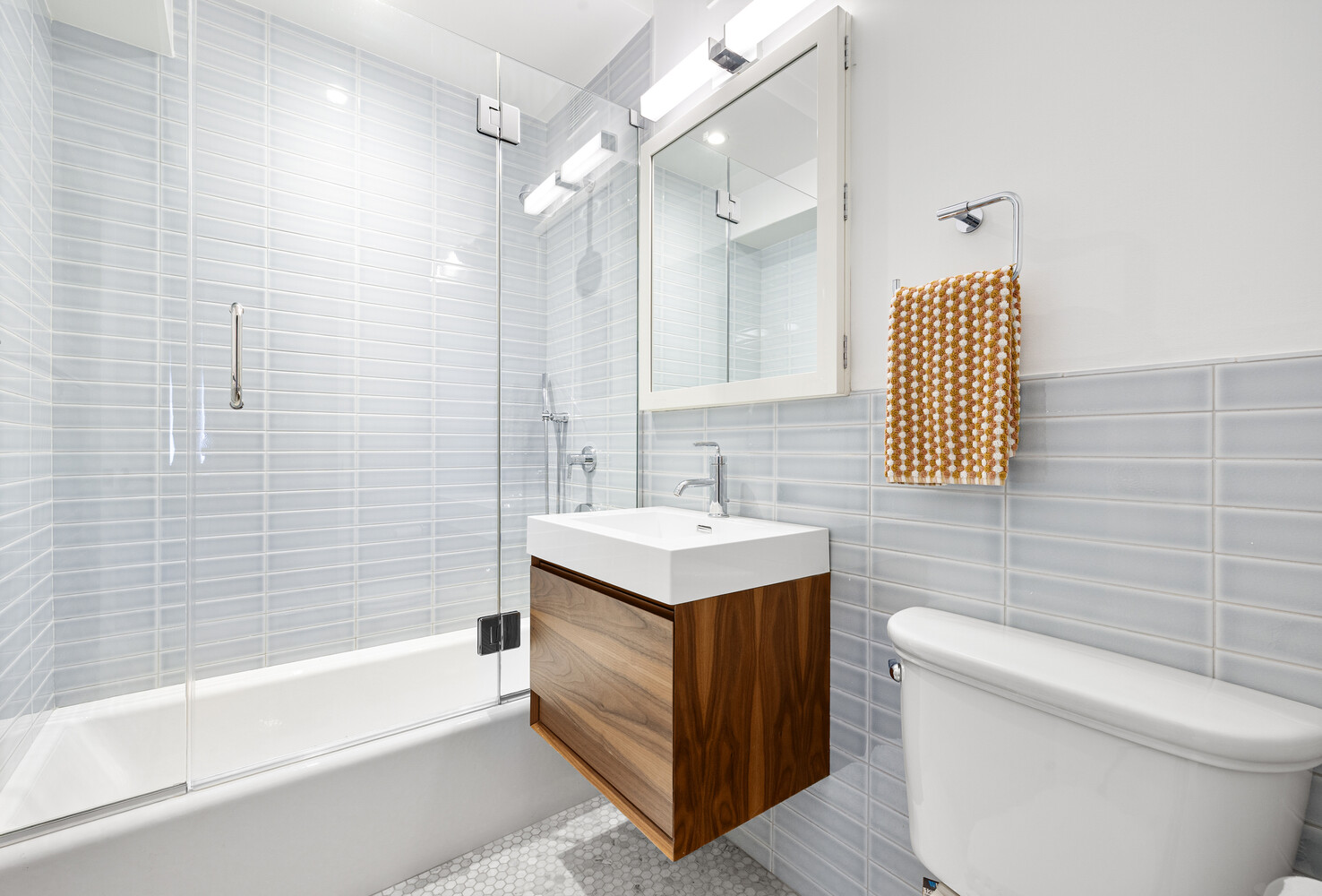 2 CHARLTON Street PH16F