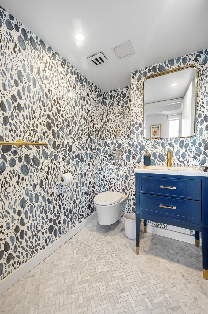 2 CHARLTON Street PH16F