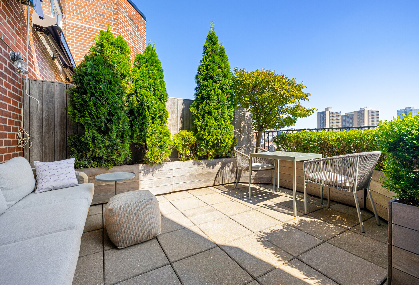 2 CHARLTON Street PH16F