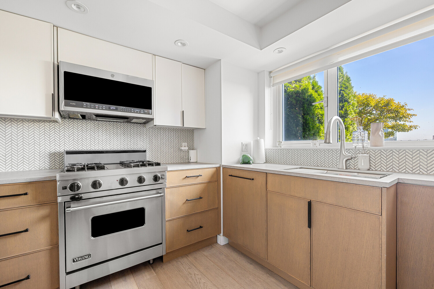 2 CHARLTON Street PH16F