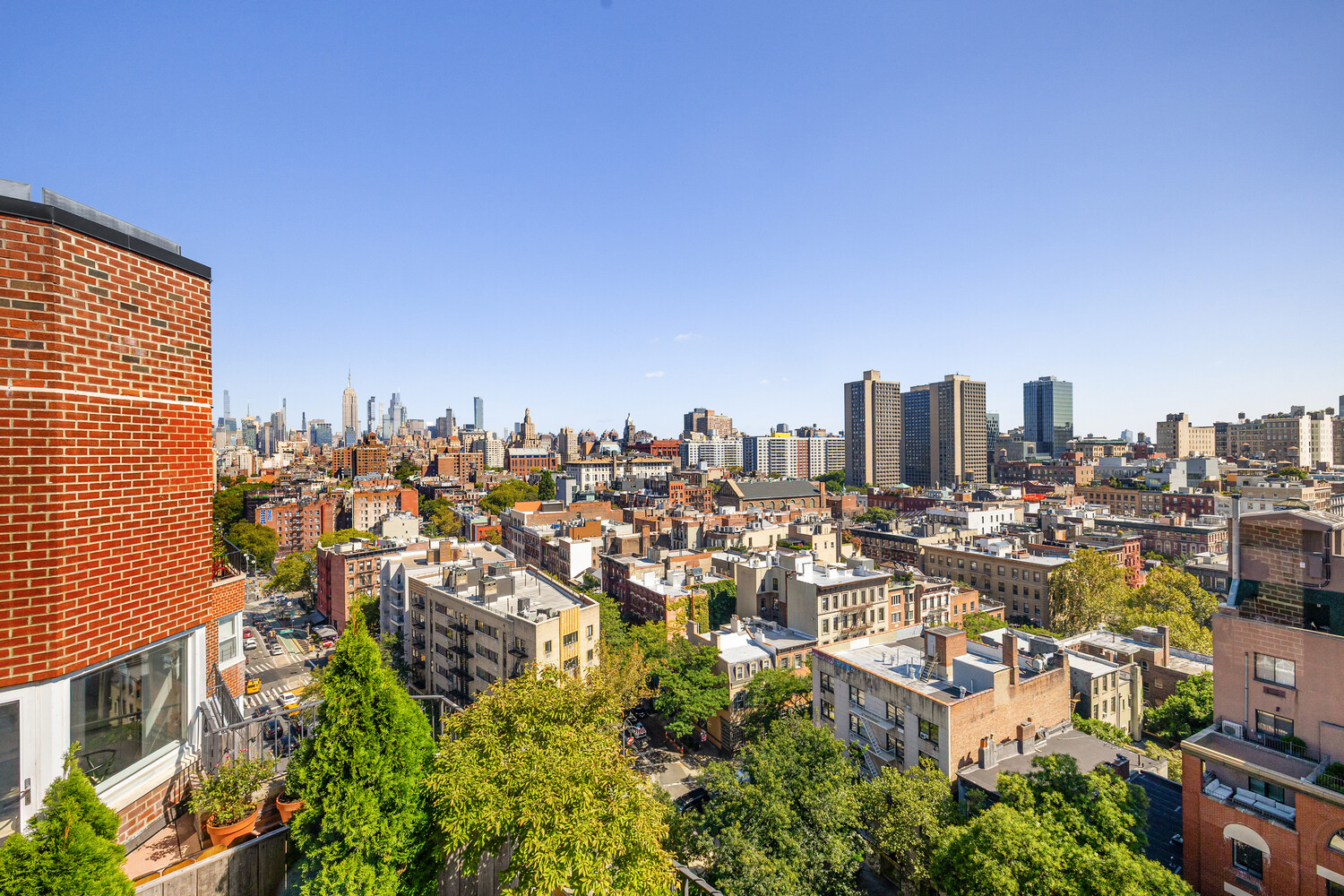 2 CHARLTON Street PH16F