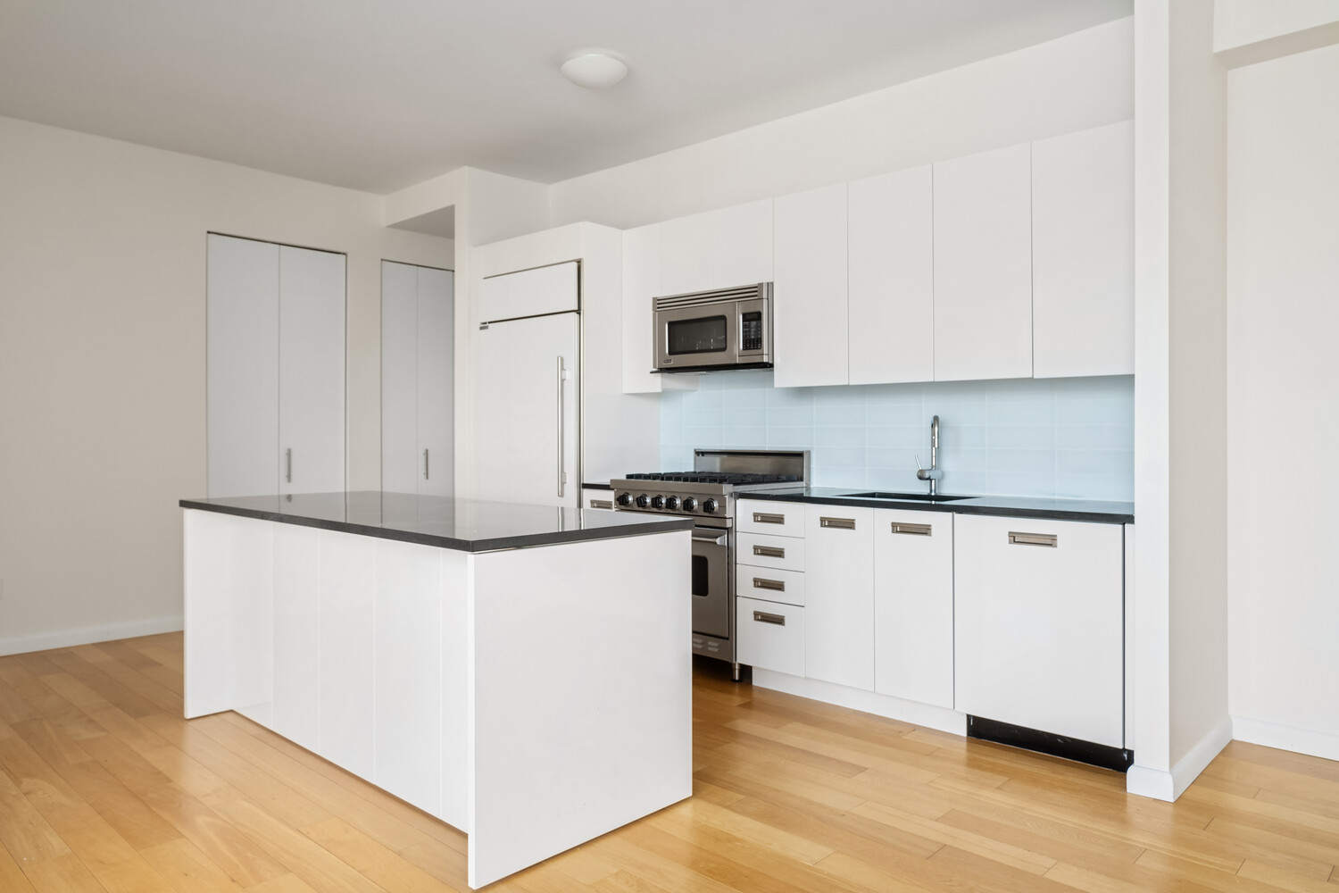 46-30 CENTER Boulevard 908