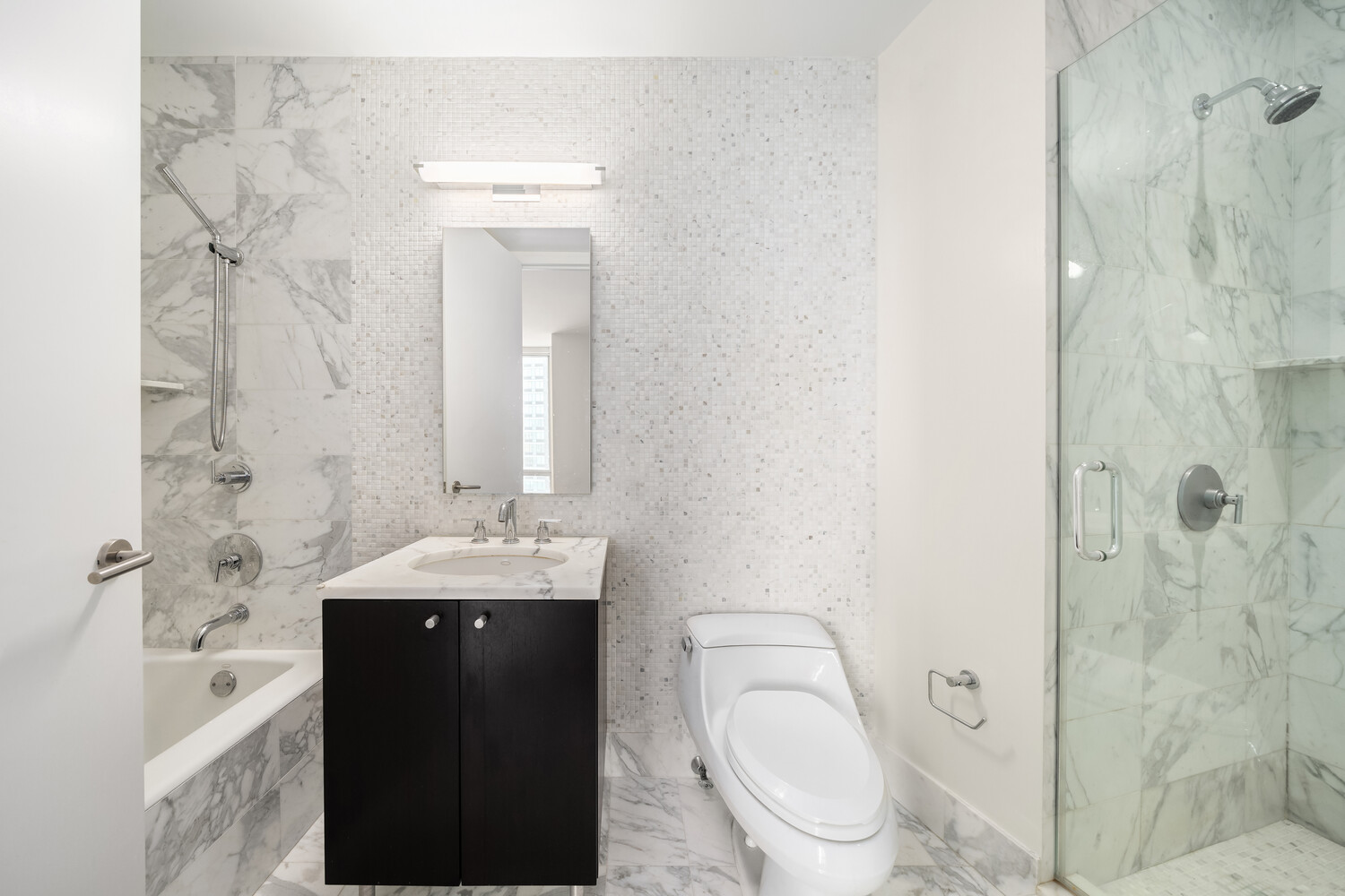 46-30 CENTER Boulevard 908