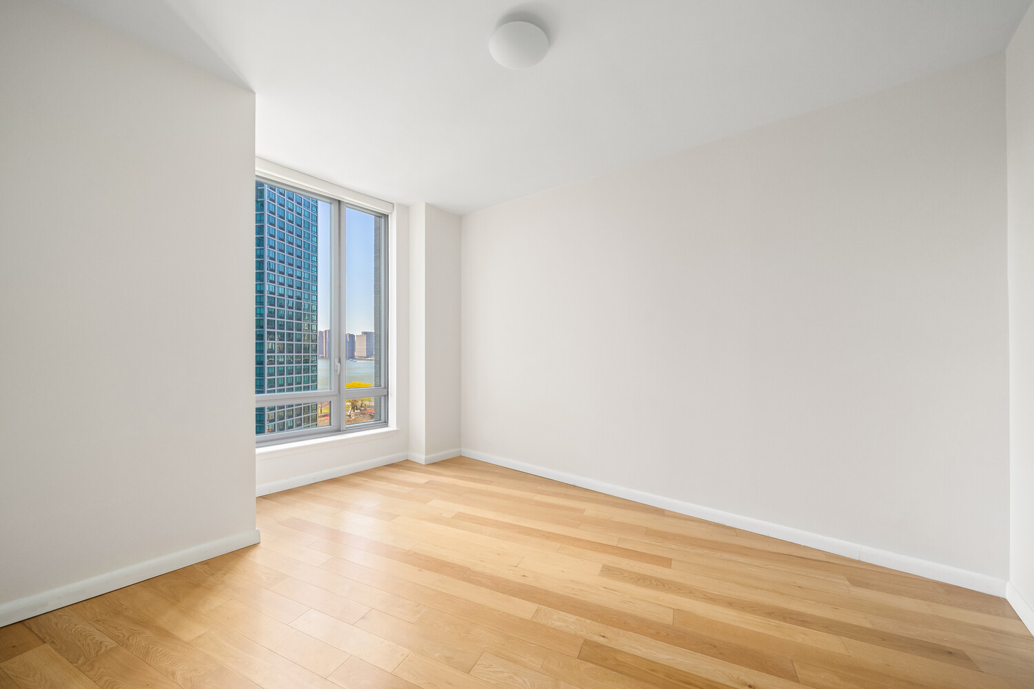 46-30 CENTER Boulevard 908