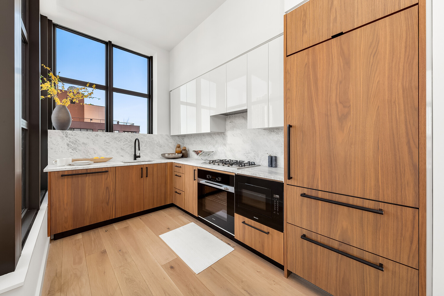 29 HURON Street 11DW