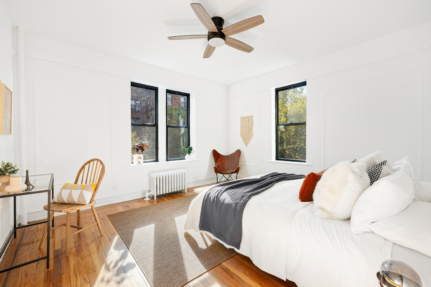 41-42 42ND Street E4