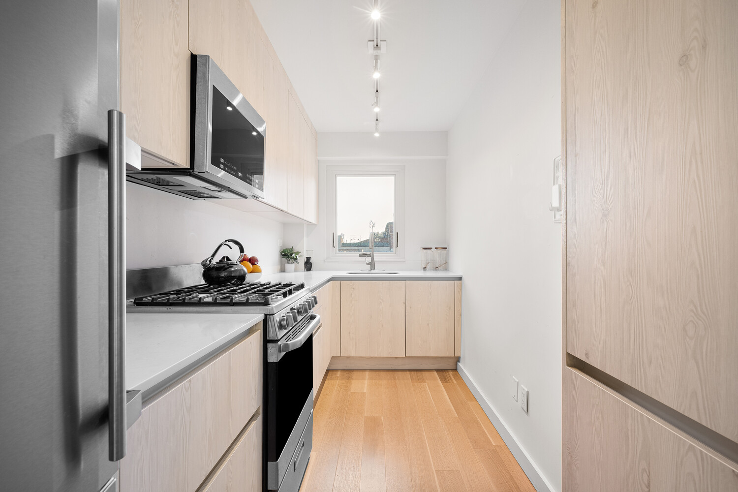 520 E 76TH Street 4H