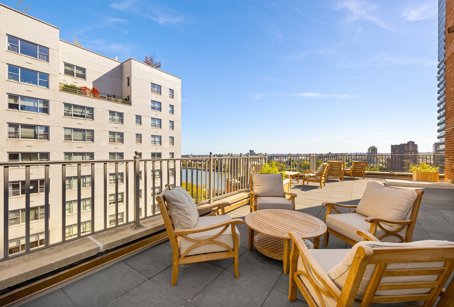 520 E 76TH Street 4H