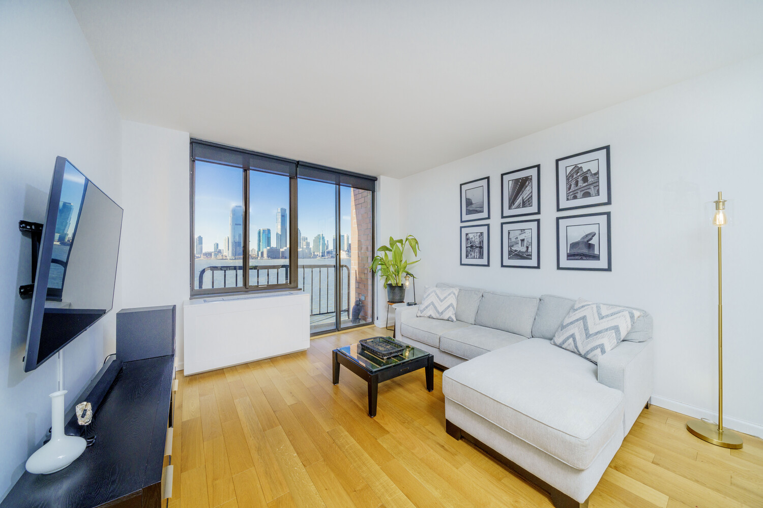 380 RECTOR Place 5M