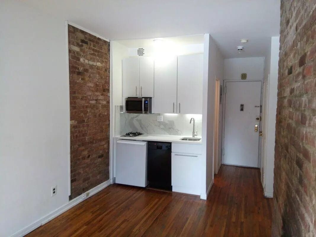 210 E 21ST Street 6B