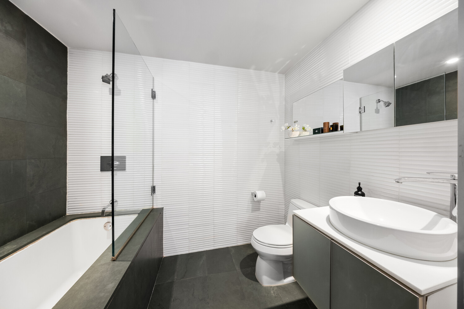 425 E 13TH Street 2B
